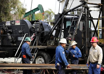Caída del precio del petróleo afecta metas del 2015